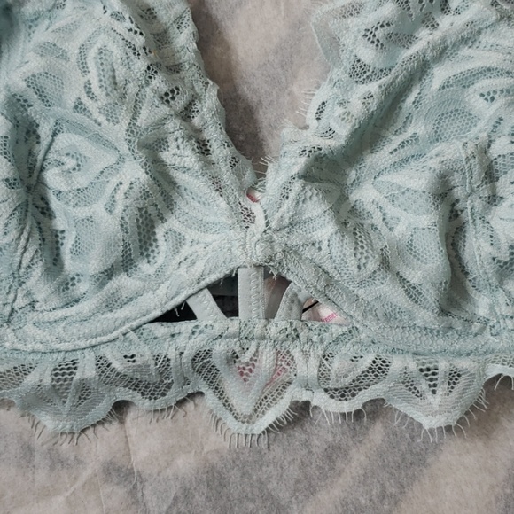 BUY 1 GET 1 FREE PINK VICTORIA SECRET BRA - Picture 4 of 6